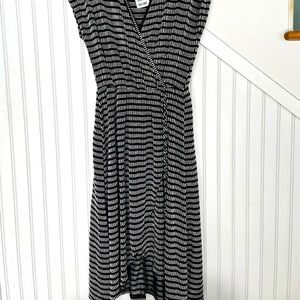 Women’s sundress NWT . Color black and white pattern. Size large